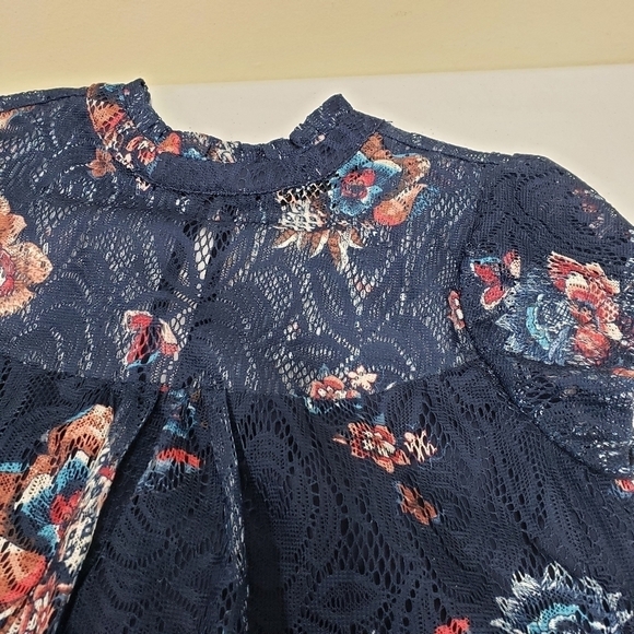 Soul Sanctuary Womens Floral Lace Top Size Medium - Picture 3 of 7